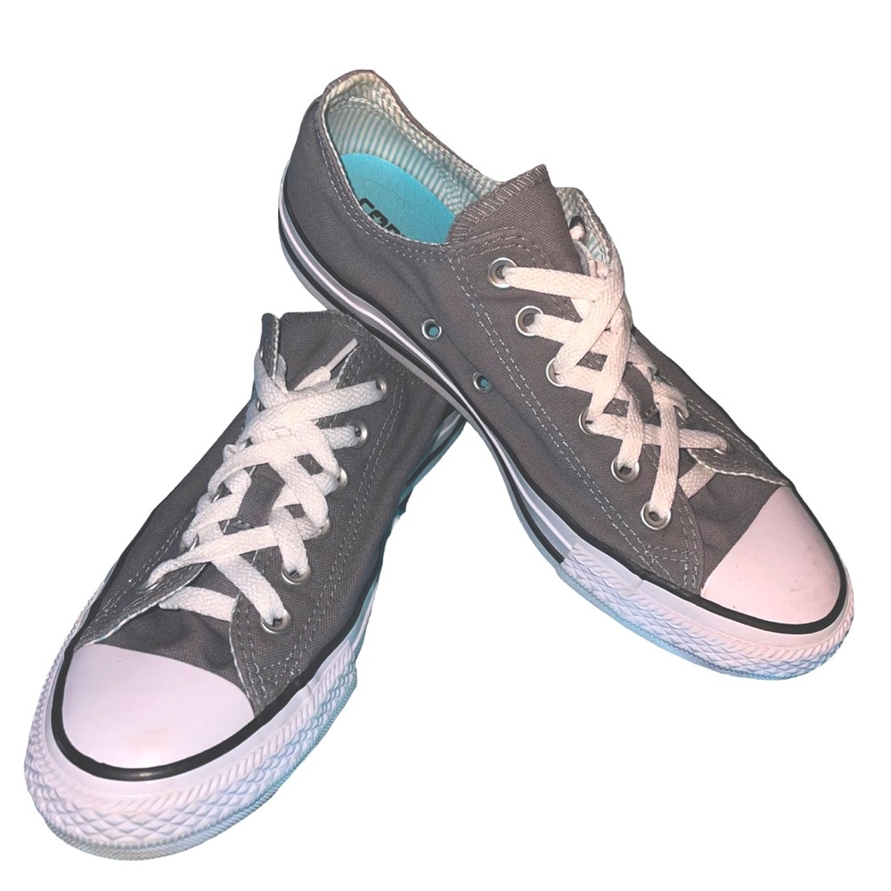 Like new gray,low top,dbl tongue, Converse Chuck Taylor All Star shoes,wmn sz 9.